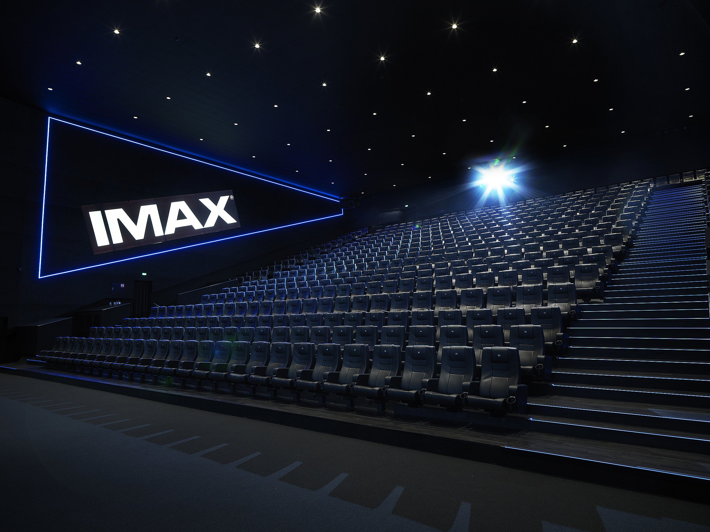 Кинотеатр с самым большим экраном. Аймакс 3л. Аймакс 3д размер экрана. IMAX msm3. IMAX Laser Минск.