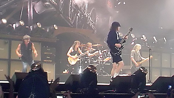 AC/DC-koncert blev udsolgt på minutter | TV2 Østjylland