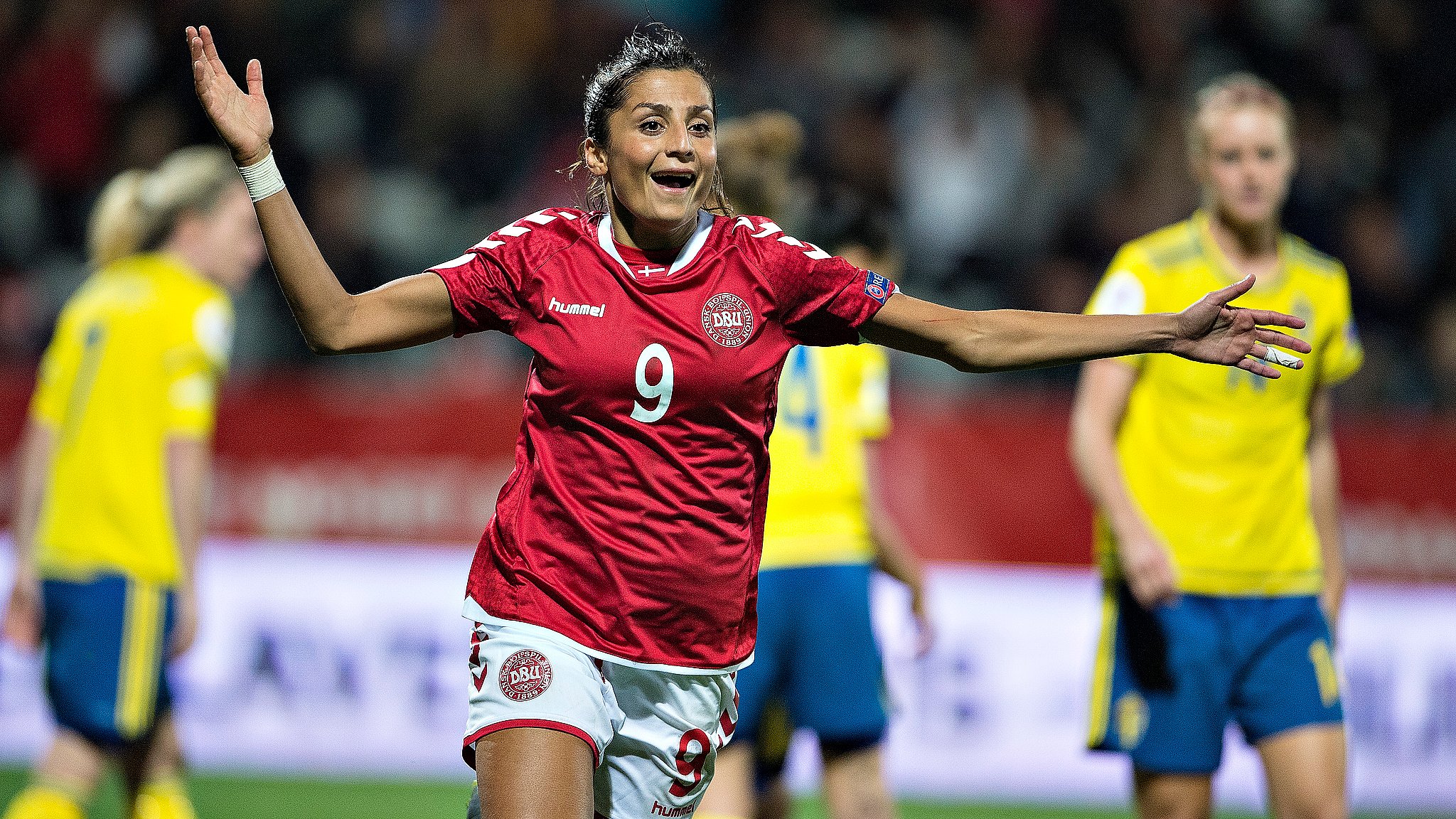 Nadia Nadim ophold i med mesterskab | TV2 ØSTJYLLAND