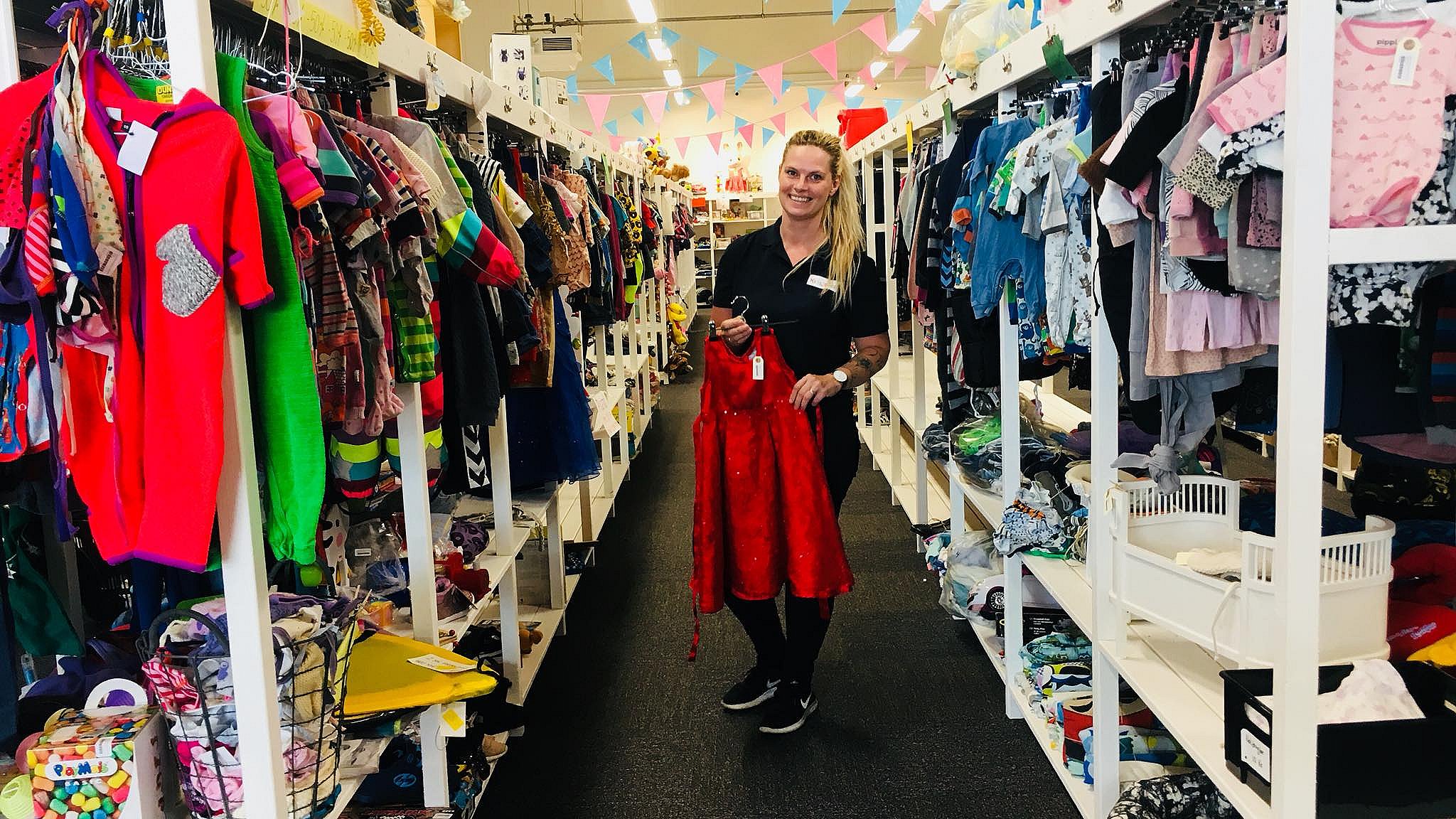 største genbrugsbutik med børnetøj- og udstyr åbner i Aarhus | TV2 ØSTJYLLAND