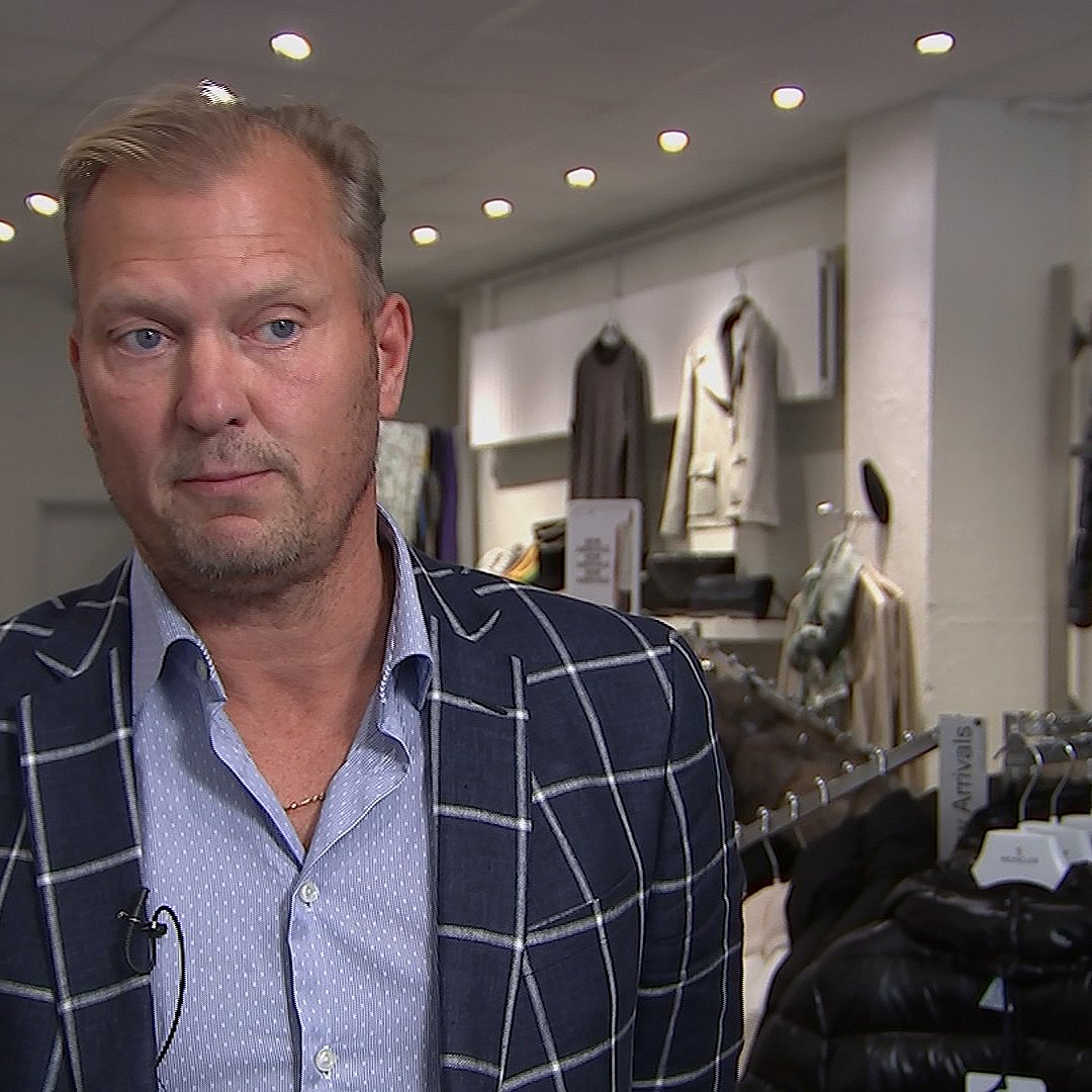 Forbipasserende Medarbejder I øvrigt Frækt tyveri: - De har stjålet jakker for 264.000 kroner | TV2 Østjylland