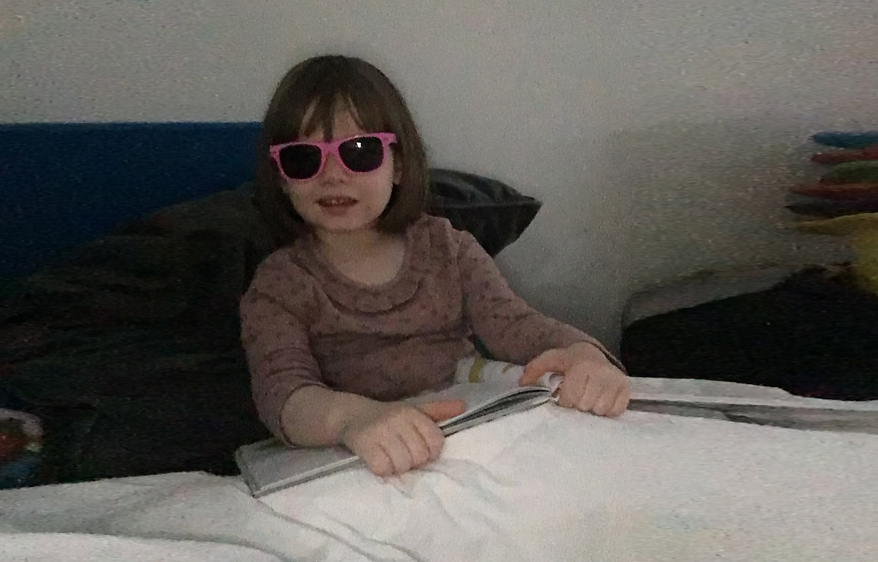 Femårige Clara lider af sjælden sygdom - nu hun stor julegave | TV2 ØSTJYLLAND