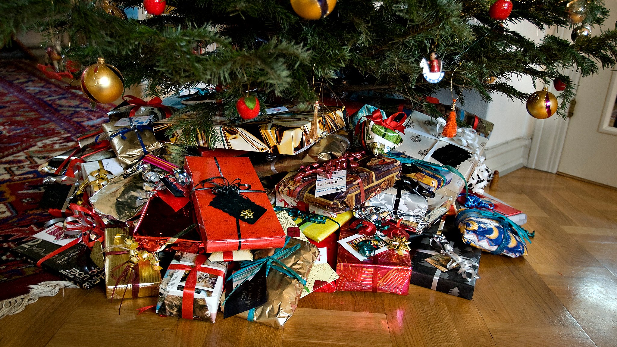 Eksperter om "kritisk høje" tal: - Vi bør aflevere julegaverne på dørtrinnet | ØSTJYLLAND