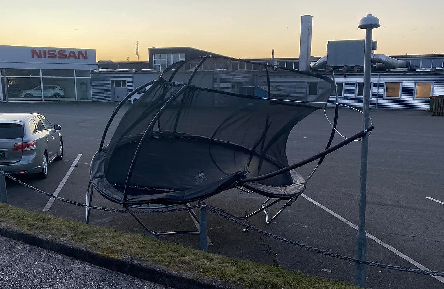 trampolin og træ ned i hus: Her er østjydernes stormbilleder | TV2 Østjylland