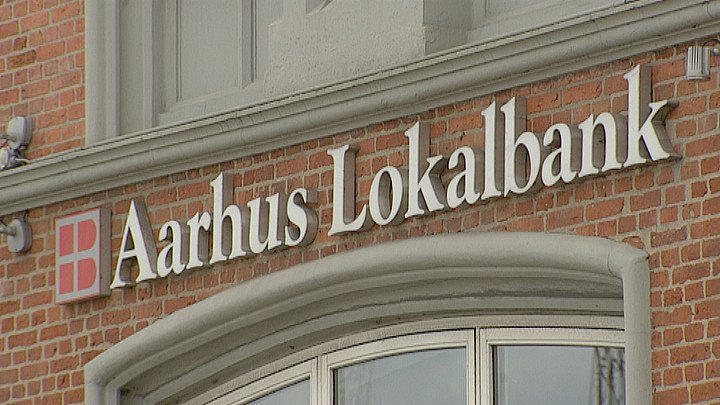 Banker I Krise Gar Sammen Tv2 Ostjylland