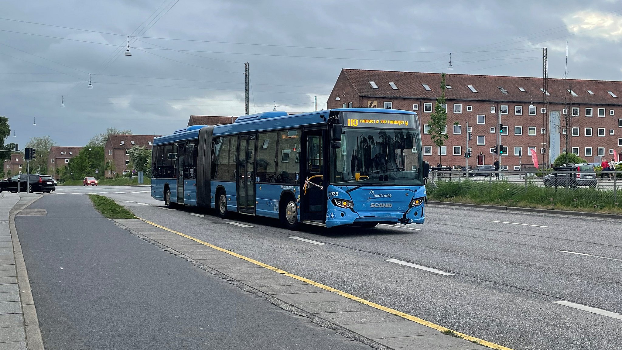 Bus Og Personbil Kørte Sammen | TV2 Østjylland