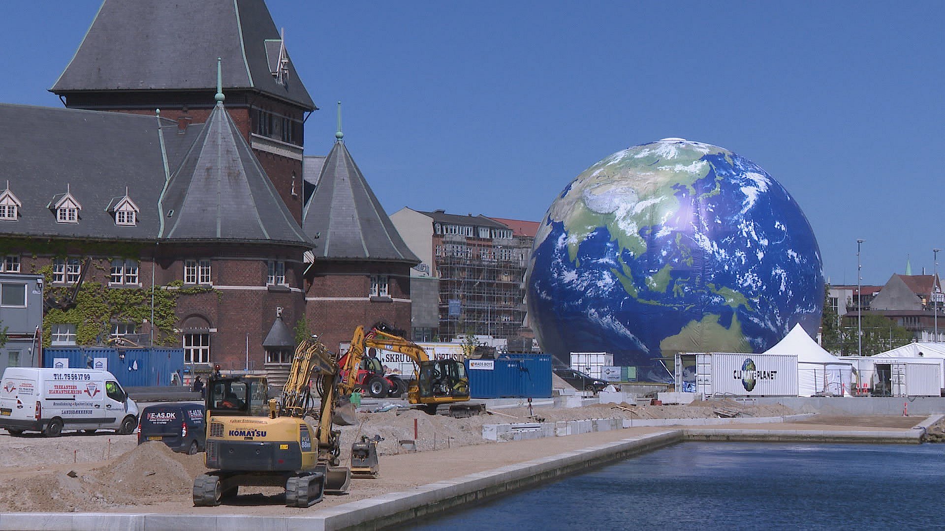 Kæmpe-globus på havnen i Aarhus slår dørene op |