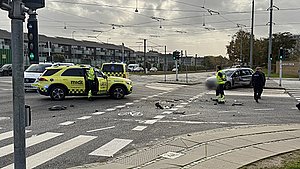 Fire kørt til hospitalet efter ulykke