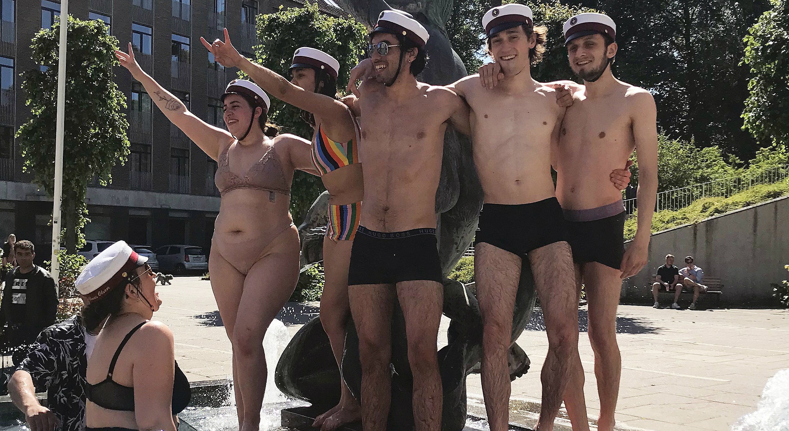 Nøgne studenter