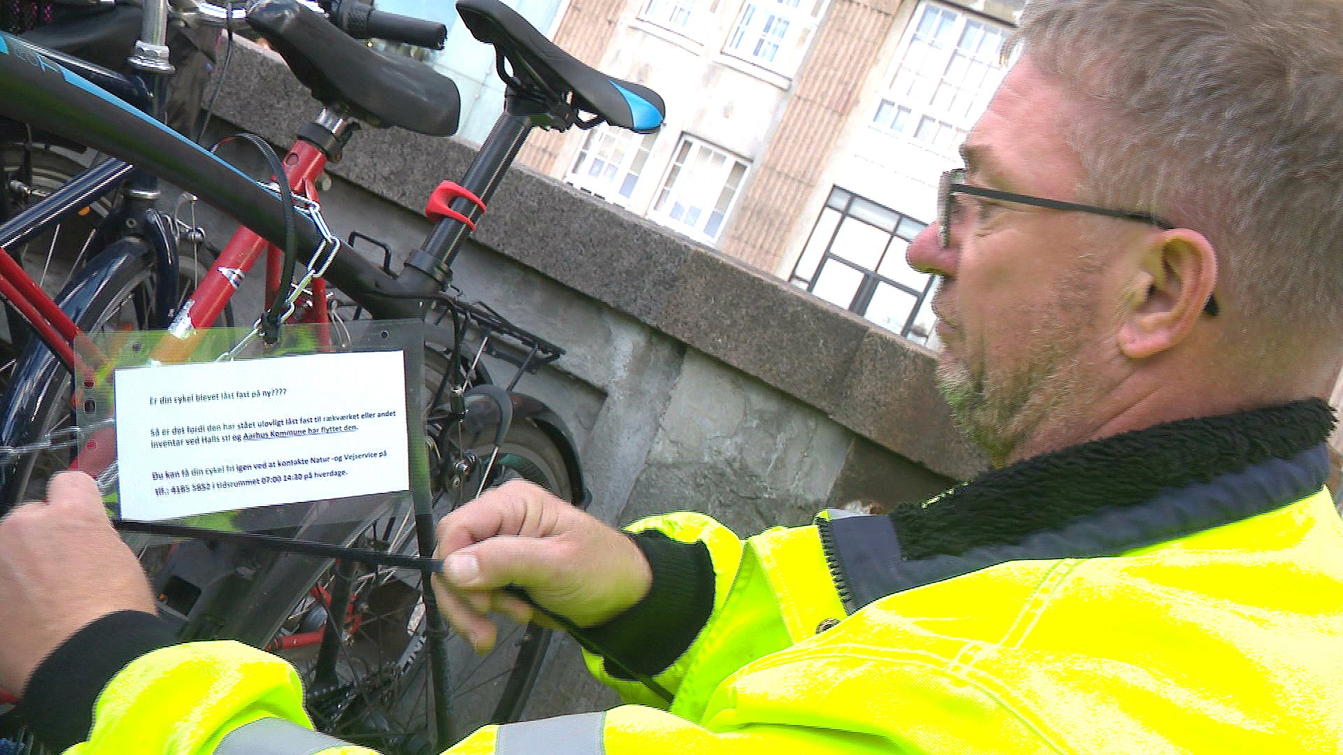 Cykel-kaos i Aarhus: ulovligt parkerede cykler TV2 Østjylland