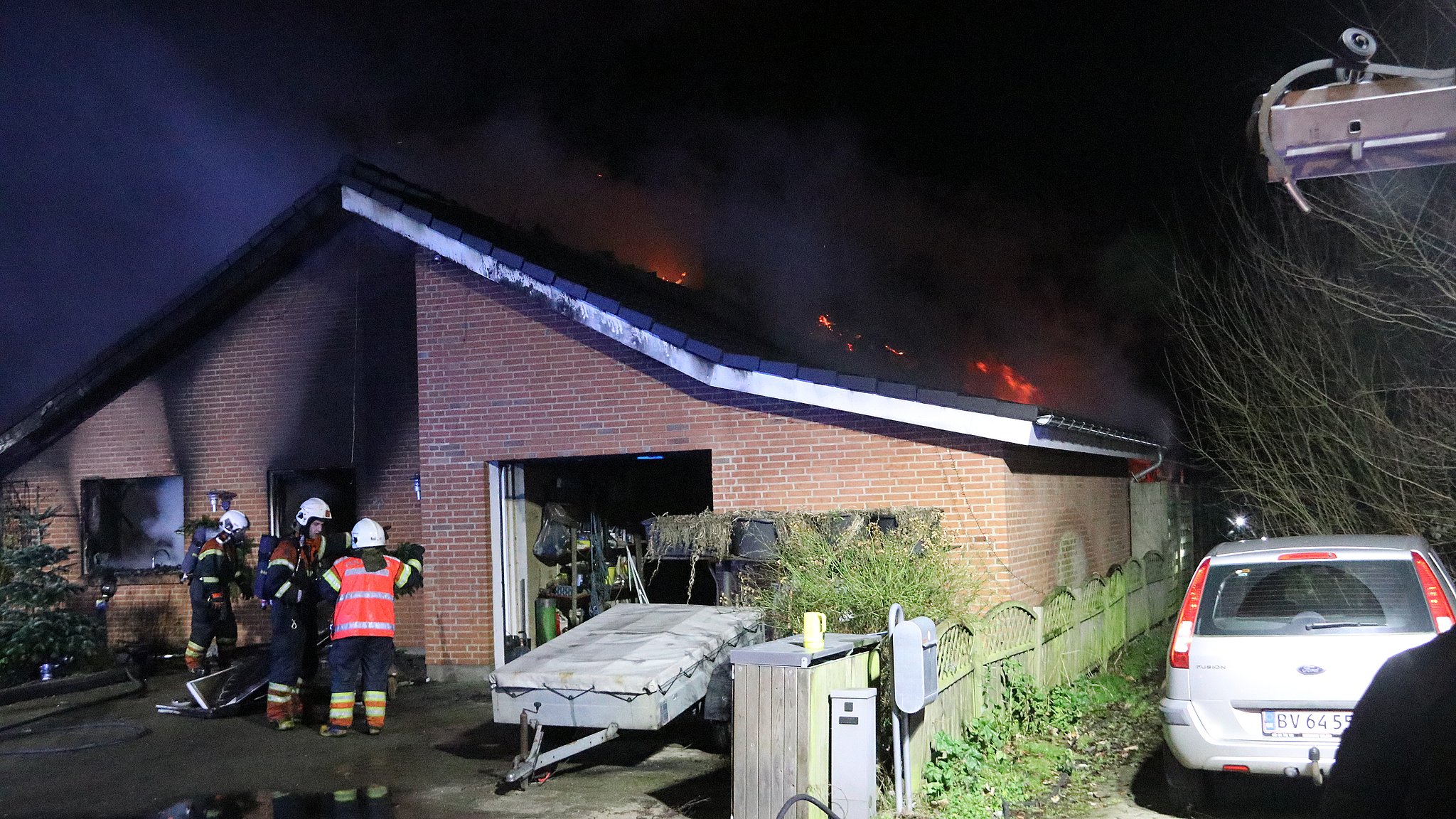 Voldsom Brand I Villa: Politi Og Brandvæsen Massivt Til Stede | TV2 ...