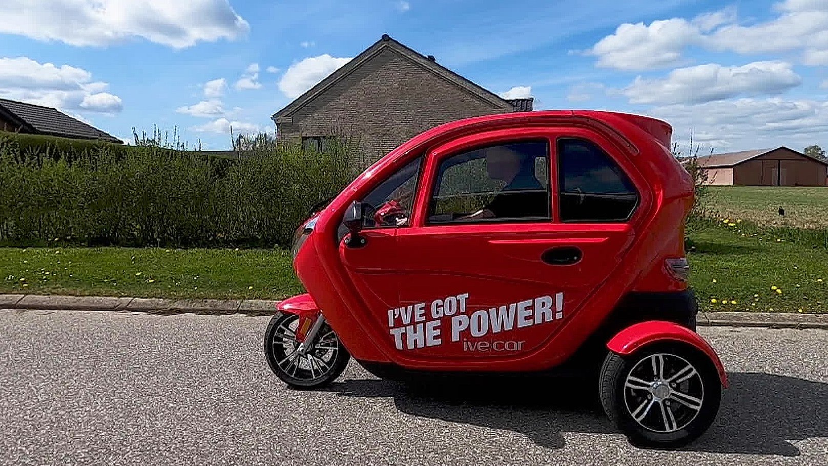 Shetland Konserveringsmiddel thespian Lille trehjulet scooter er blevet et hit på vejene | TV2 Østjylland