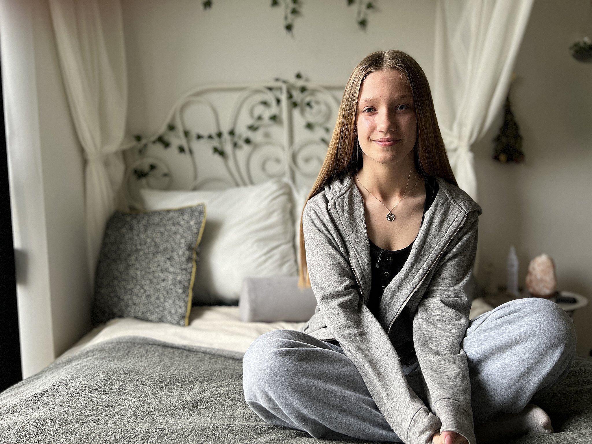 14-årige Emilia møder dødtræt skole men får uventet hjælp | TV2 Østjylland