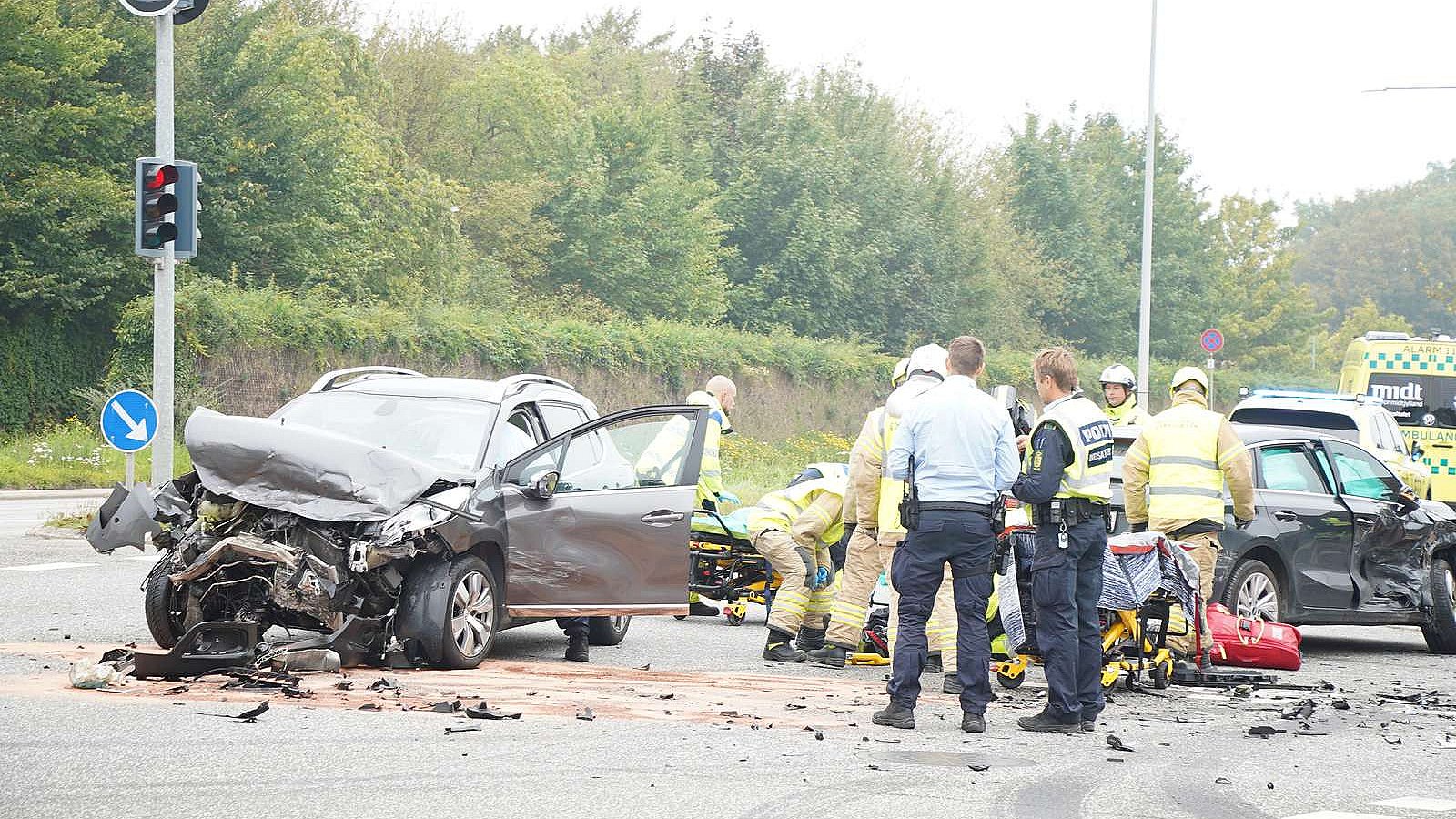 Alvorlig Ulykke I Stort Kryds: En Mand Var Fastklemt | TV2 Østjylland