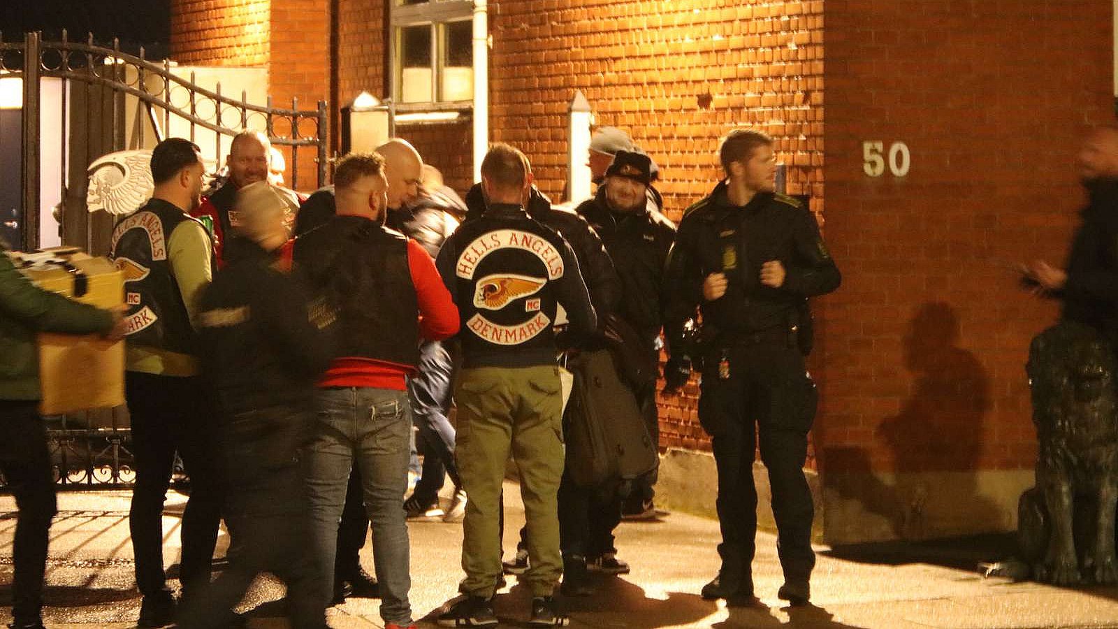 Politiet massivt til rocker-fest | TV2 Østjylland
