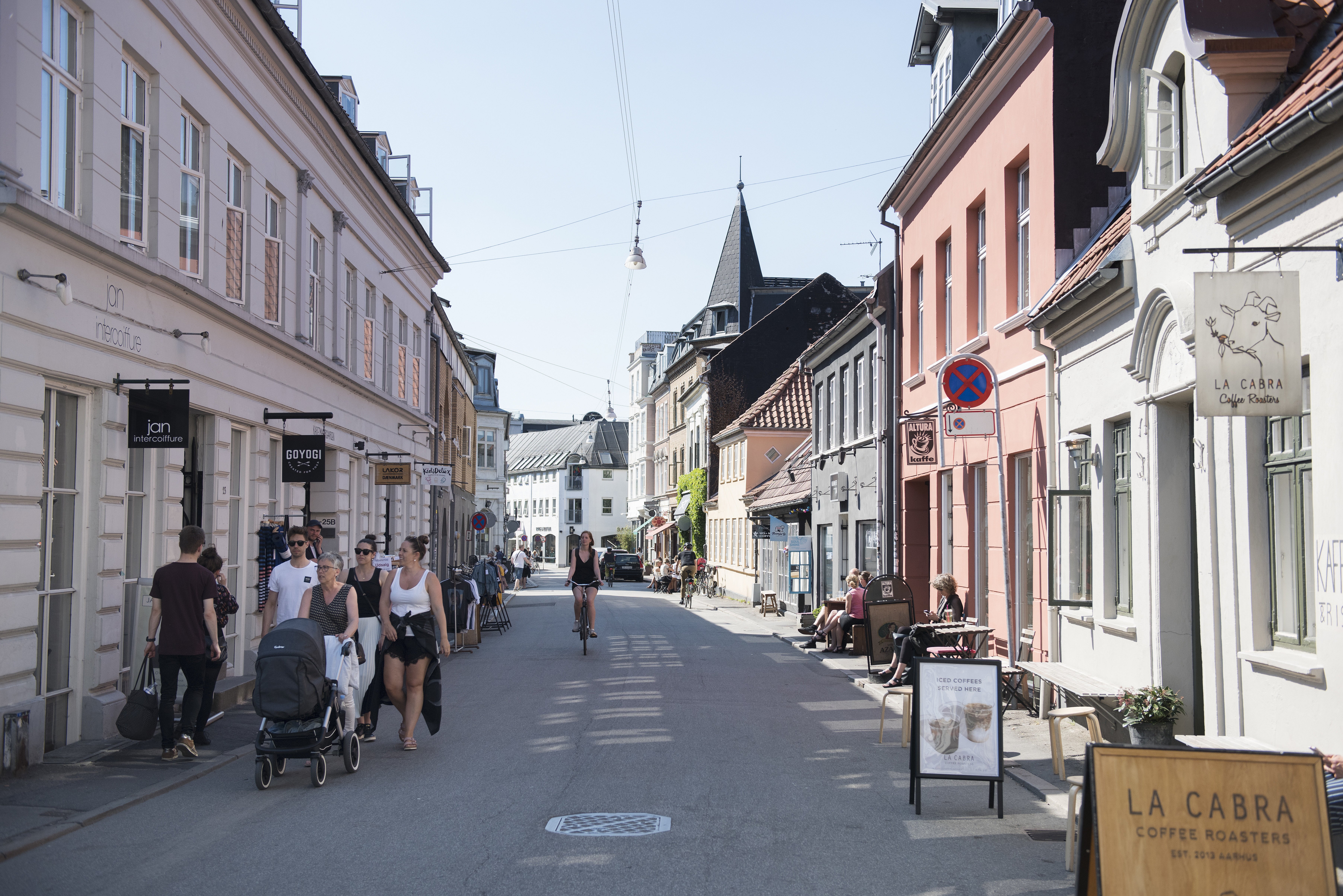 hente Engel jug Nu kan gående bevæge mere sig frit – populære gader omdannes til  sommergågader | TV2 Østjylland