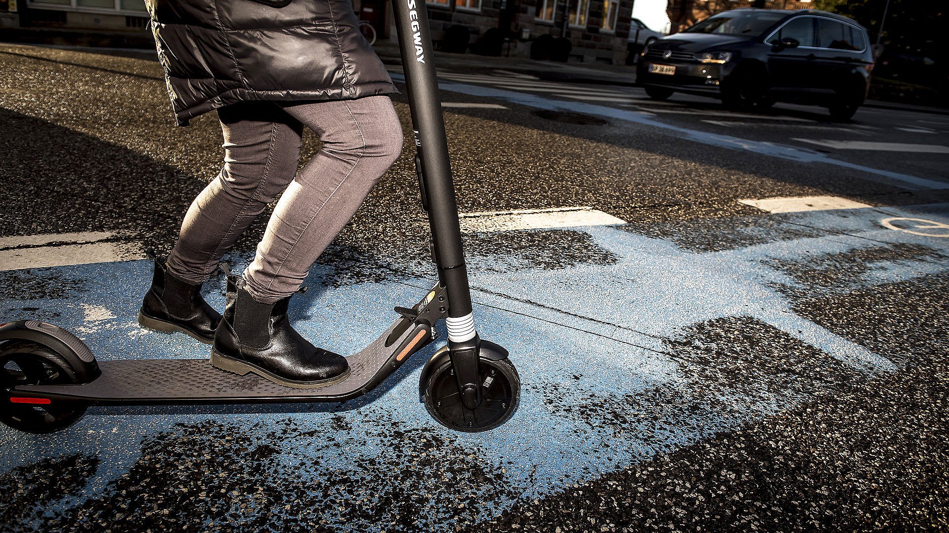 Syv gange farligere end cykler: - Børn el-løbehjul hører slet ikke | TV2 Østjylland